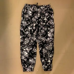 Joe B black and white floral soft pants